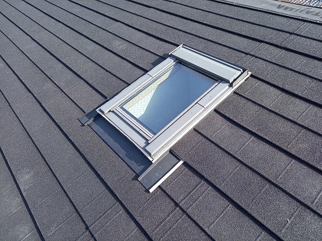 ディプロマットスター葺き屋根にトップライト